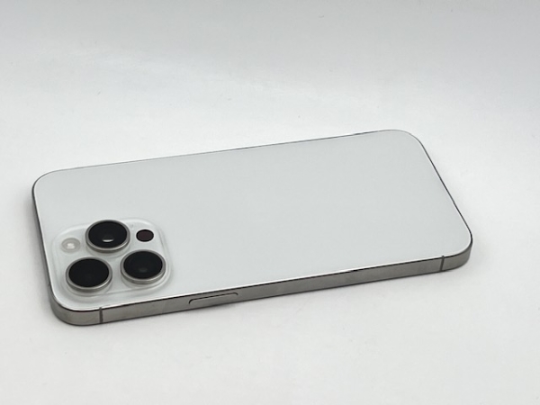 Refurbished iPhone 15 Pro Max titan weiß
